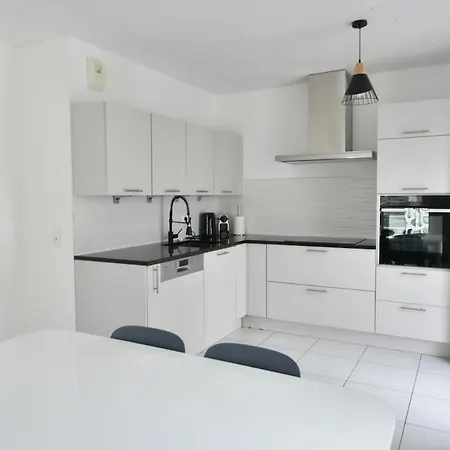 Modern 2-bedroom Apartment, 6 People, 40 Min From Paris Apartmán
