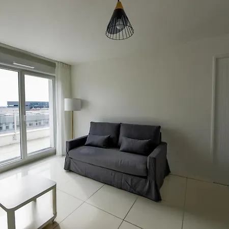 Modern 2-bedroom Apartment, 6 People, 40 Min From Paris Apartmán Courcouronnes