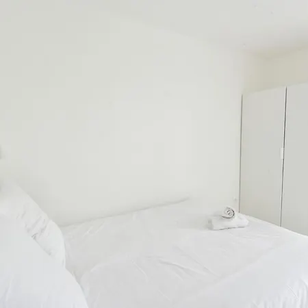 Modern 2-bedroom Apartment, 6 People, 40 Min From Paris Apartmán Courcouronnes