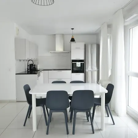 Apartmán Modern 2-bedroom Apartment, 6 People, 40 Min From Paris