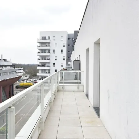 Modern 2-bedroom Apartment, 6 People, 40 Min From Paris Courcouronnes
