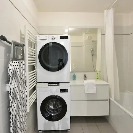 Modern 2-bedroom Apartment, 6 People, 40 Min From Paris Apartmán Courcouronnes