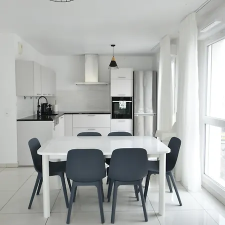 Modern 2-bedroom Apartment, 6 People, 40 Min From Paris Apartmán Courcouronnes