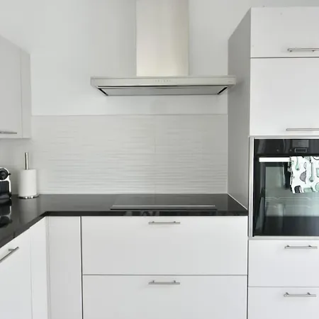 Modern 2-bedroom Apartment, 6 People, 40 Min From Paris *