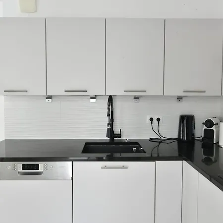 Modern 2-bedroom Apartment, 6 People, 40 Min From Paris Courcouronnes