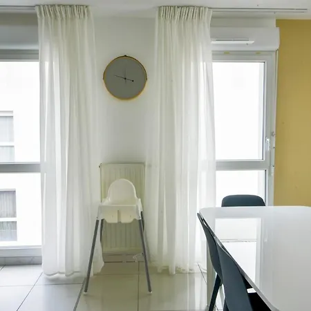 Modern 2-bedroom Apartment, 6 People, 40 Min From Paris * Courcouronnes